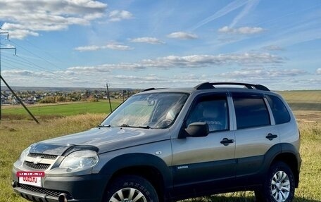 Chevrolet Niva I рестайлинг, 2011 год, 475 000 рублей, 2 фотография