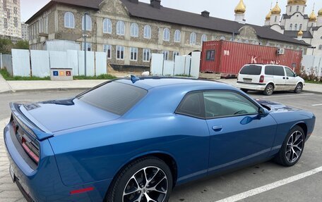 Dodge Challenger III рестайлинг 2, 2021 год, 4 500 000 рублей, 4 фотография