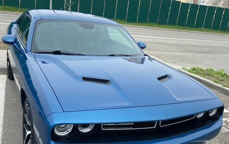 Dodge Challenger III рестайлинг 2, 2021 год, 4 500 000 рублей, 2 фотография