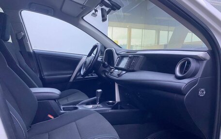 Toyota RAV4, 2016 год, 2 419 000 рублей, 13 фотография