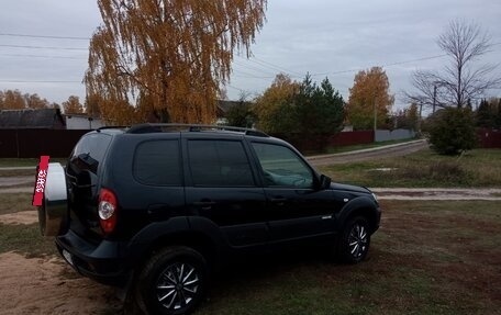 Chevrolet Niva I рестайлинг, 2017 год, 650 000 рублей, 2 фотография