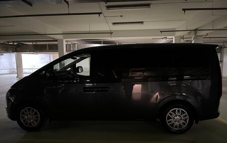 Hyundai Staria, 2022 год, 4 200 000 рублей, 3 фотография