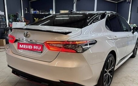 Toyota Camry, 2021 год, 2 650 000 рублей, 3 фотография