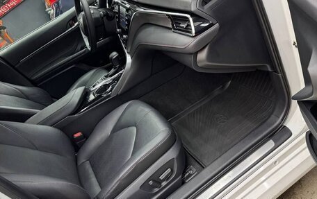 Toyota Camry, 2021 год, 2 650 000 рублей, 17 фотография