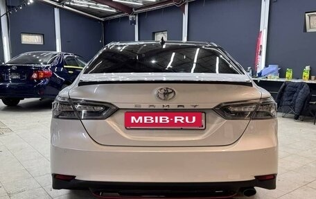 Toyota Camry, 2021 год, 2 650 000 рублей, 8 фотография