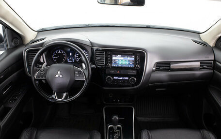 Mitsubishi Outlander III рестайлинг 3, 2017 год, 1 299 000 рублей, 9 фотография