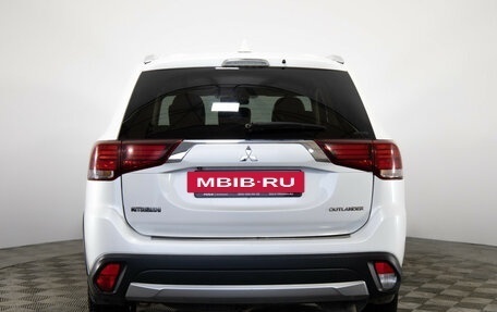 Mitsubishi Outlander III рестайлинг 3, 2017 год, 1 299 000 рублей, 6 фотография