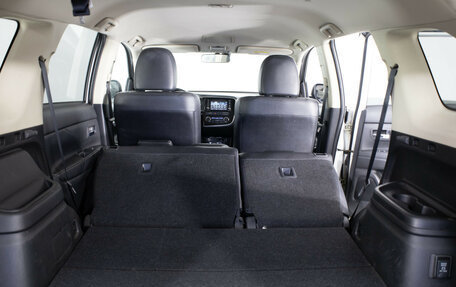 Mitsubishi Outlander III рестайлинг 3, 2017 год, 1 299 000 рублей, 15 фотография