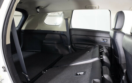 Mitsubishi Outlander III рестайлинг 3, 2017 год, 1 299 000 рублей, 14 фотография