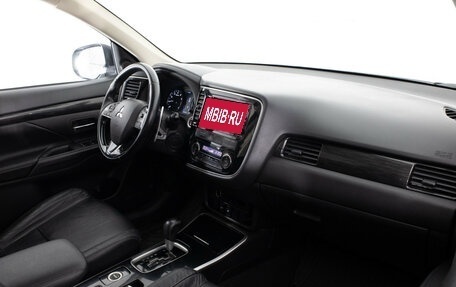 Mitsubishi Outlander III рестайлинг 3, 2017 год, 1 299 000 рублей, 11 фотография