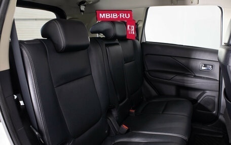 Mitsubishi Outlander III рестайлинг 3, 2017 год, 1 299 000 рублей, 13 фотография