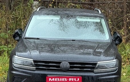 Volkswagen Tiguan II, 2017 год, 1 950 000 рублей, 2 фотография