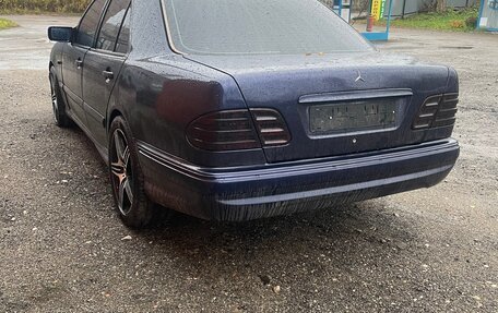 Mercedes-Benz E-Класс, 1998 год, 380 000 рублей, 5 фотография