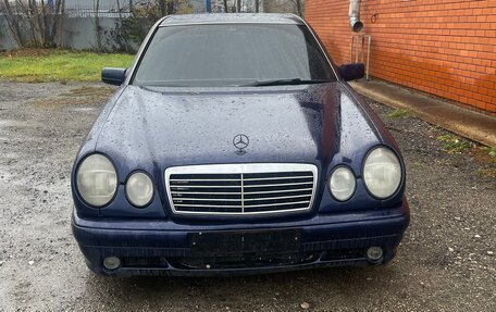 Mercedes-Benz E-Класс, 1998 год, 380 000 рублей, 2 фотография