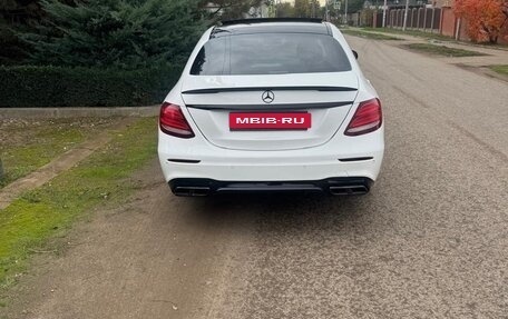 Mercedes-Benz E-Класс, 2016 год, 3 000 000 рублей, 3 фотография