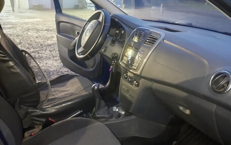 Renault Logan II, 2016 год, 800 000 рублей, 2 фотография