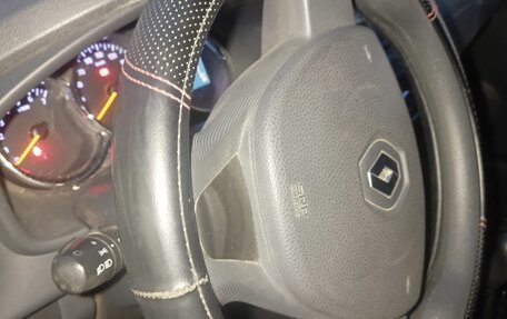 Renault Logan II, 2016 год, 800 000 рублей, 11 фотография