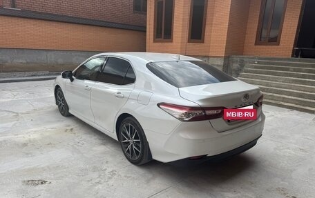 Toyota Camry, 2021 год, 3 050 000 рублей, 4 фотография