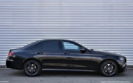 Mercedes-Benz E-Класс, 2019 год, 3 400 000 рублей, 5 фотография