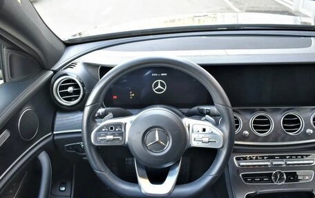 Mercedes-Benz E-Класс, 2019 год, 3 400 000 рублей, 15 фотография