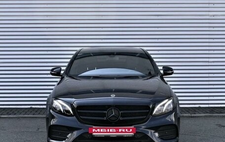 Mercedes-Benz E-Класс, 2019 год, 3 400 000 рублей, 8 фотография