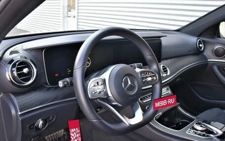 Mercedes-Benz E-Класс, 2019 год, 3 400 000 рублей, 11 фотография