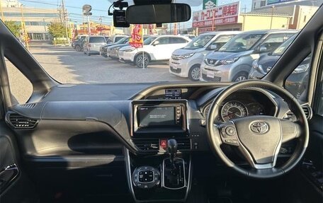 Toyota Voxy, 2022 год, 2 400 005 рублей, 8 фотография