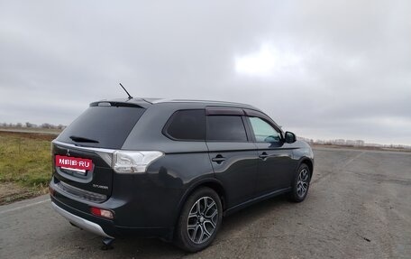 Mitsubishi Outlander III рестайлинг 3, 2014 год, 1 630 000 рублей, 3 фотография