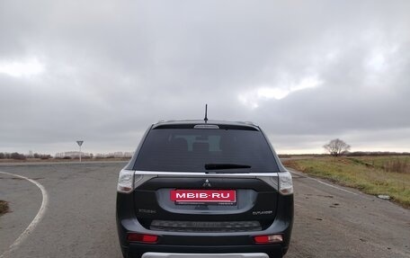 Mitsubishi Outlander III рестайлинг 3, 2014 год, 1 630 000 рублей, 4 фотография