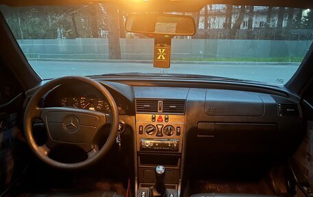 Mercedes-Benz C-Класс, 1996 год, 225 000 рублей, 5 фотография