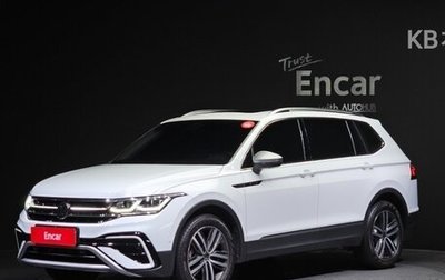 Volkswagen Tiguan II, 2022 год, 3 600 000 рублей, 1 фотография