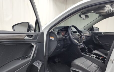 Volkswagen Tiguan II, 2022 год, 3 600 000 рублей, 10 фотография