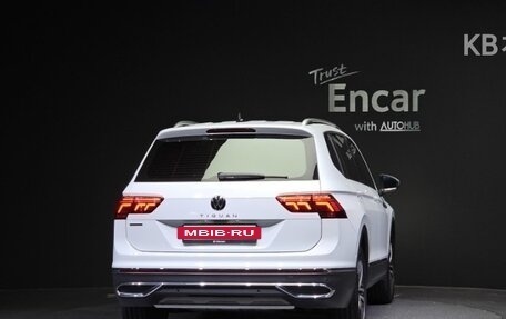 Volkswagen Tiguan II, 2022 год, 3 600 000 рублей, 4 фотография