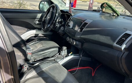 Mitsubishi Outlander III рестайлинг 3, 2008 год, 1 300 000 рублей, 10 фотография