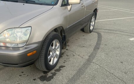 Lexus RX IV рестайлинг, 2000 год, 730 000 рублей, 2 фотография