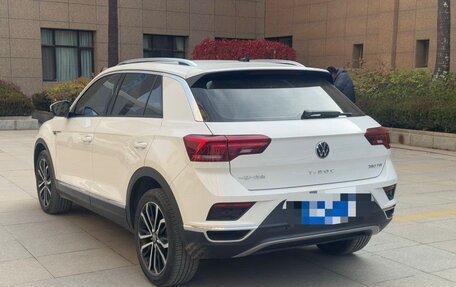 Volkswagen T-Roc I, 2022 год, 1 311 000 рублей, 2 фотография
