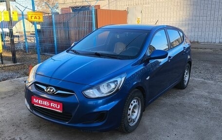 Hyundai Solaris II рестайлинг, 2013 год, 450 000 рублей, 1 фотография