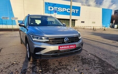 Volkswagen Tiguan II, 2021 год, 2 250 000 рублей, 1 фотография