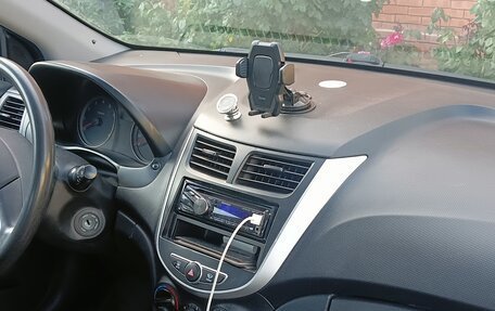 Hyundai Solaris II рестайлинг, 2014 год, 1 000 000 рублей, 9 фотография