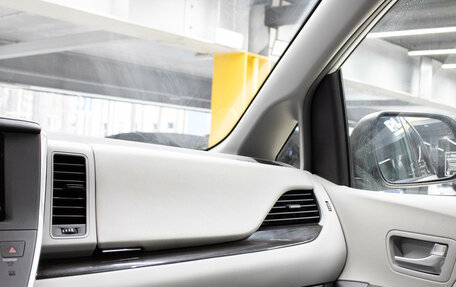 Toyota Sienna III, 2018 год, 3 650 000 рублей, 10 фотография