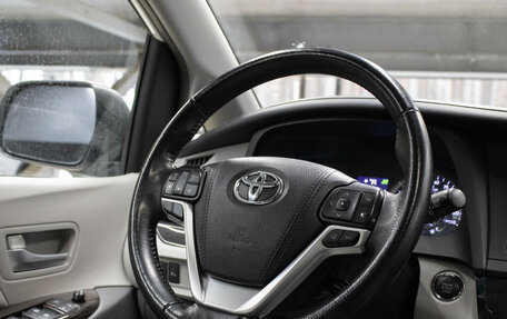 Toyota Sienna III, 2018 год, 3 650 000 рублей, 8 фотография