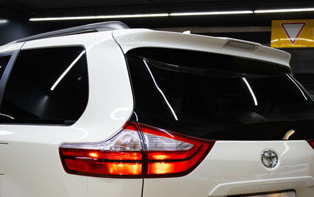 Toyota Sienna III, 2018 год, 3 650 000 рублей, 7 фотография