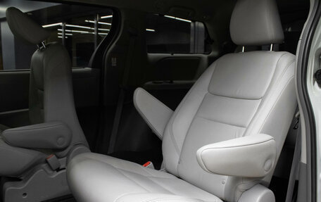 Toyota Sienna III, 2018 год, 3 650 000 рублей, 13 фотография