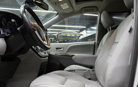 Toyota Sienna III, 2018 год, 3 650 000 рублей, 11 фотография