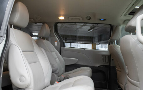 Toyota Sienna III, 2018 год, 3 650 000 рублей, 12 фотография