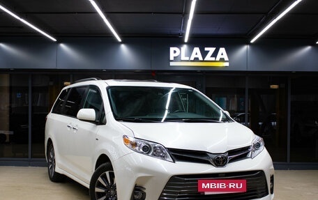 Toyota Sienna III, 2018 год, 3 650 000 рублей, 2 фотография