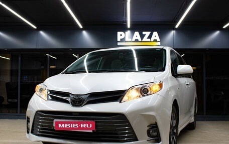 Toyota Sienna III, 2018 год, 3 650 000 рублей, 5 фотография