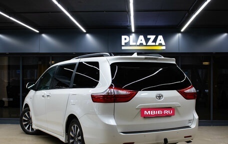 Toyota Sienna III, 2018 год, 3 650 000 рублей, 3 фотография