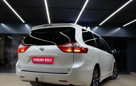 Toyota Sienna III, 2018 год, 3 650 000 рублей, 6 фотография