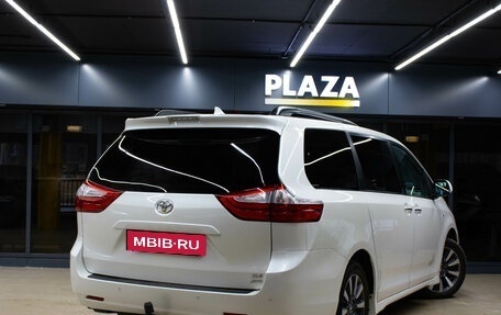 Toyota Sienna III, 2018 год, 3 650 000 рублей, 4 фотография